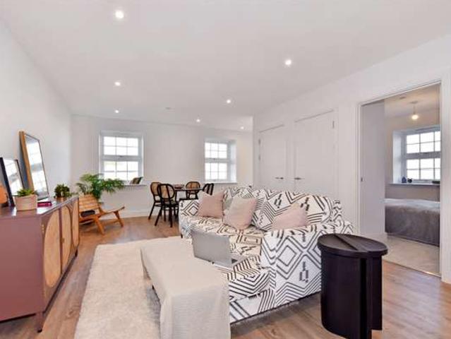 Flat for rent in Slough