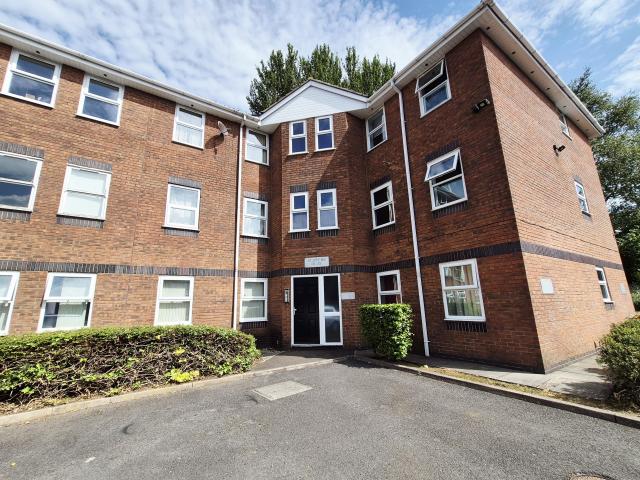 Flat for rent in Queen's Park, Blackburn