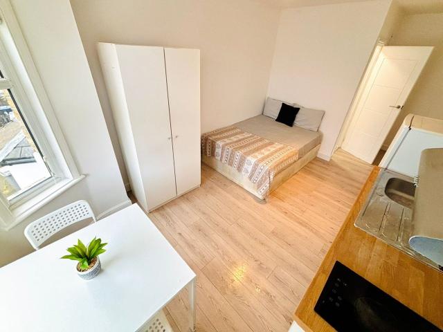 Flat for rent in Dollis Hill, Greater London