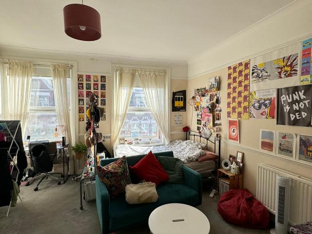 Flat for rent in Topsfield Parade, Greater London