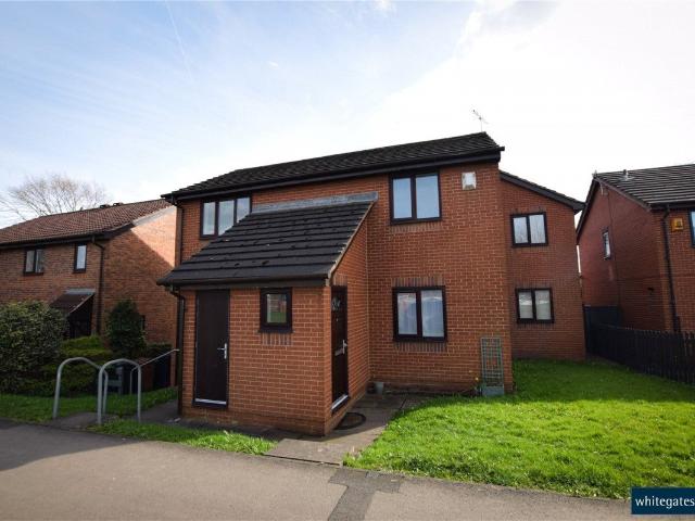 Flat for rent in Middleton, Leeds