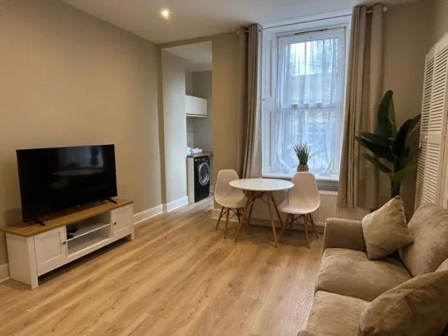 Flat for rent in Alexandria, Scotland