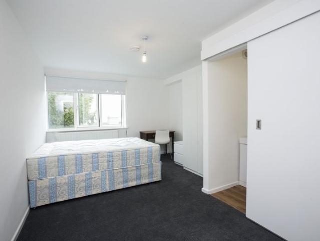 Flat for rent in Mile End, Greater London