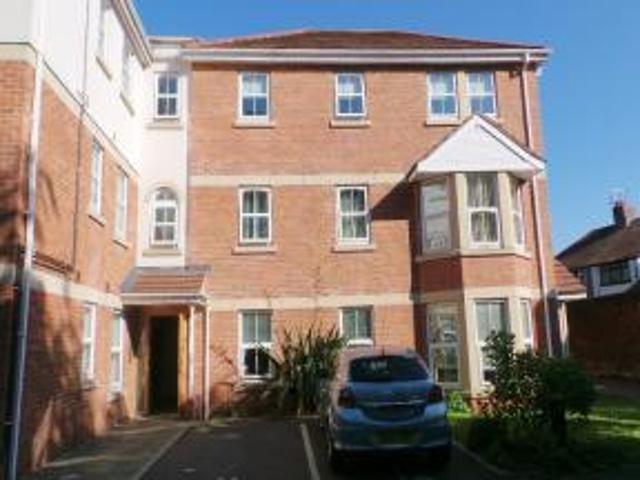 Flat for rent in Calderstones