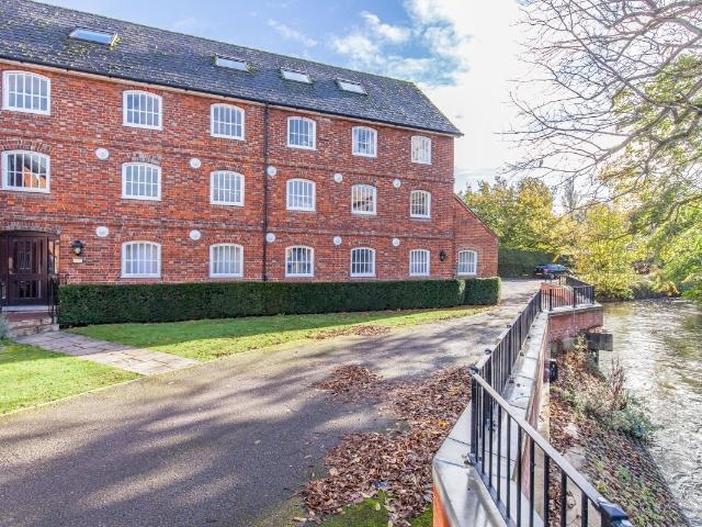 Flat for rent in Caldecott, Dromore