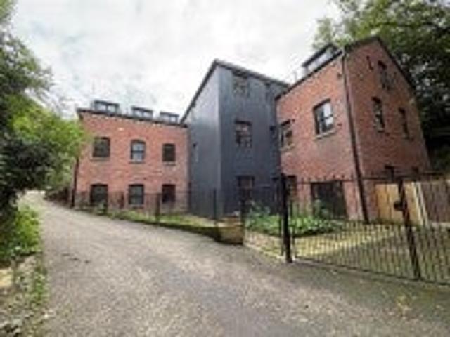 Flat for rent in Woodley, Greater Manchester