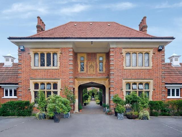 Flat for rent in Martin's Heron, Winkfield