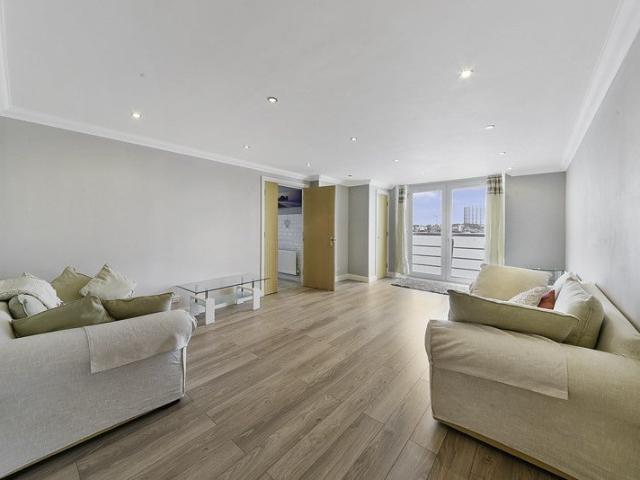 Flat for rent in Isle Of Dogs, Greater London