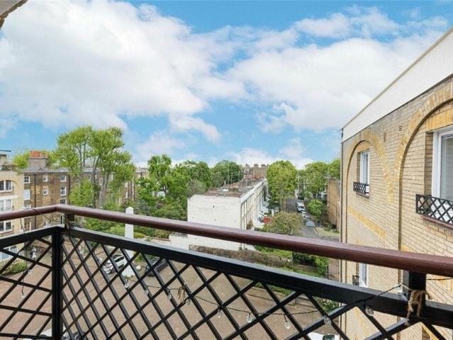 Flat for rent in Highbury, Highbury