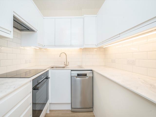 Flat for rent in Brook Green, Greater London