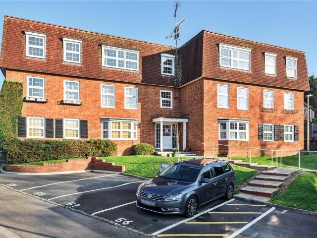 Flat for rent in Emmbrook, Wokingham