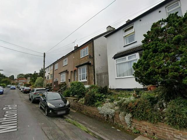 Flat for rent in Caterham on the Hill, Hillview