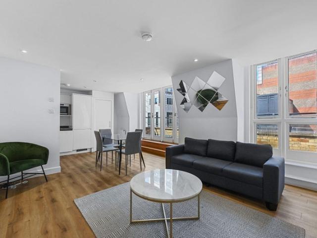 Flat for rent in Aldgate, Lyons