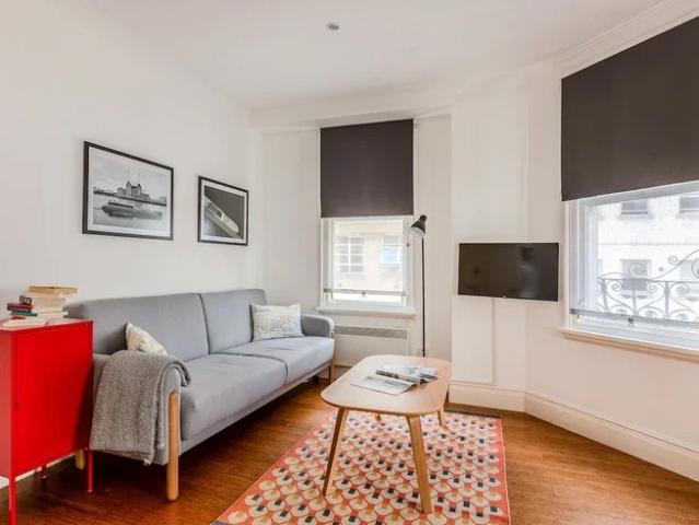 Flat for rent in Aldgate, Lyons