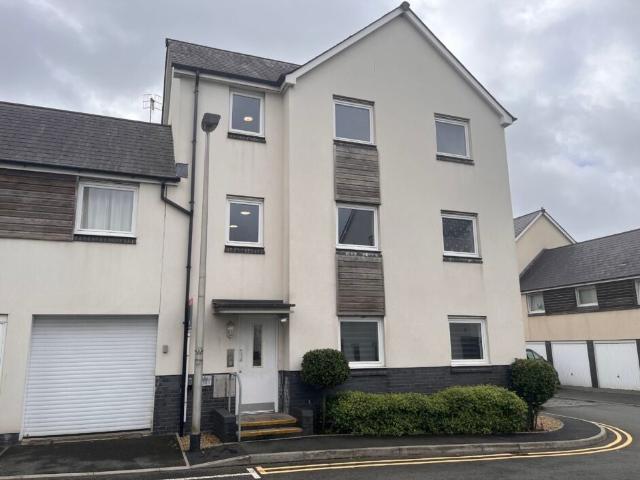 Flat for rent in Nangreaves, Wales