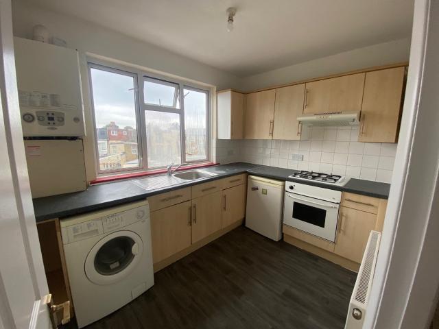 Flat for rent in Furzedown, Greater London