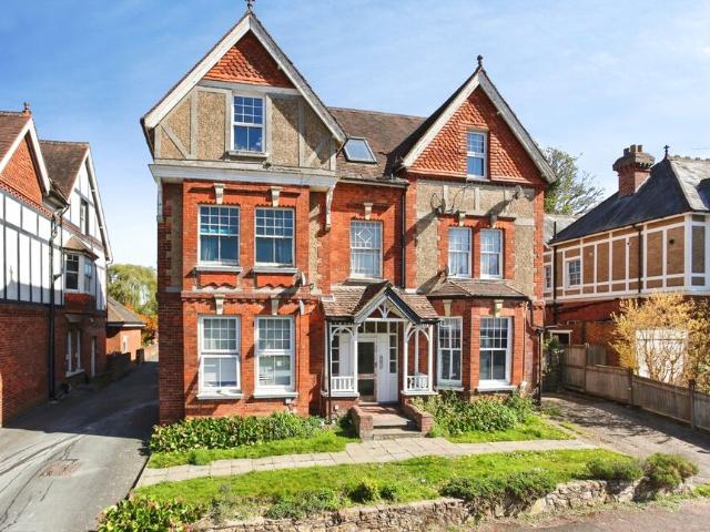 Flat for rent in Nevill Park, Sandown Park