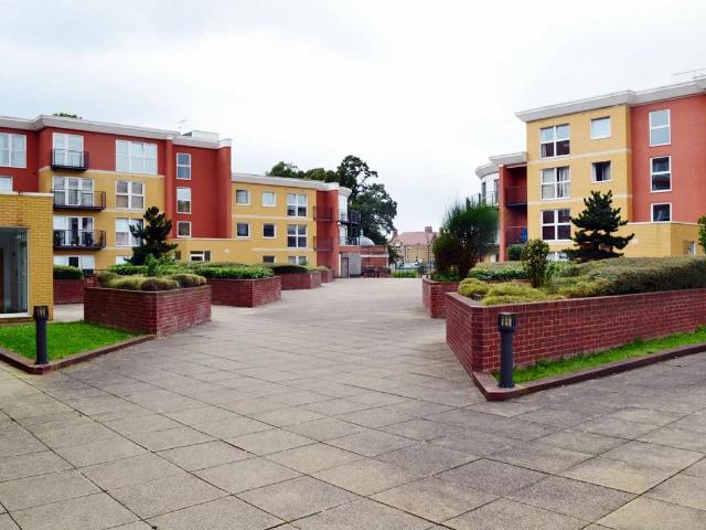 Flat for rent in Newbury Park, Greater London