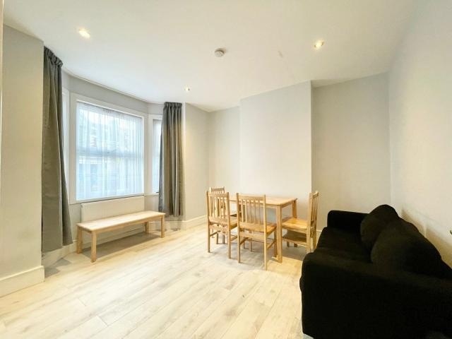 Flat for rent in Lower Edmonton, Greater London