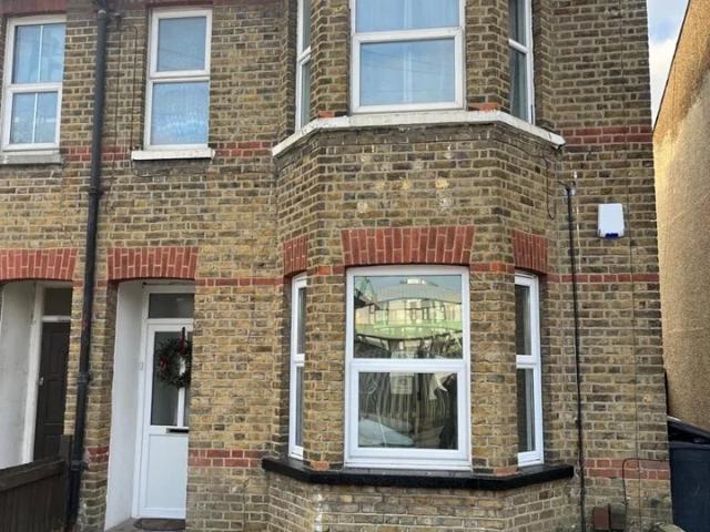 Flat for rent in Slough