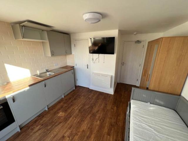 Flat for rent in London Borough of Merton, Greater London