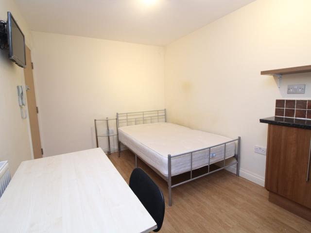 Flat for rent in Plasnewydd, Falcon Lodge