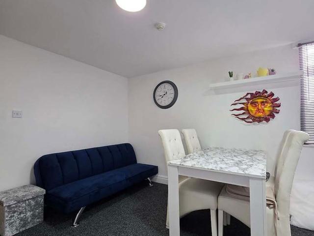 Flat for rent in Plasnewydd, Falcon Lodge