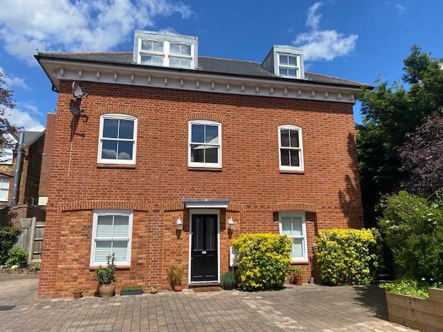 Flat for rent in Blackhills, Surrey