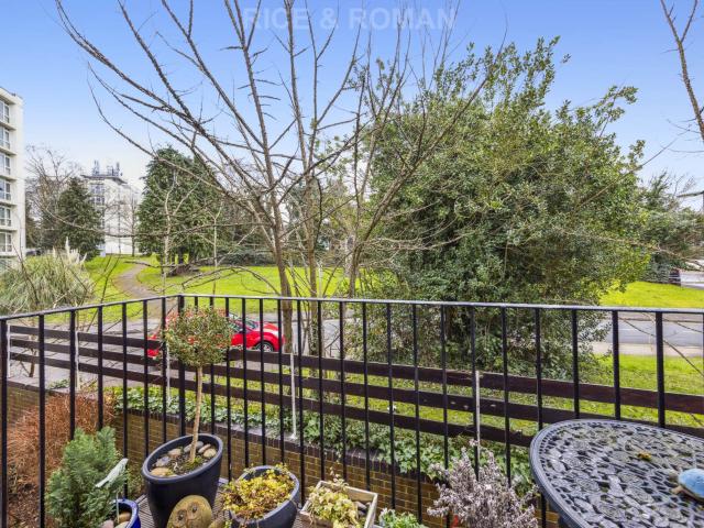 Flat for rent in Weybridge, Elmbridge