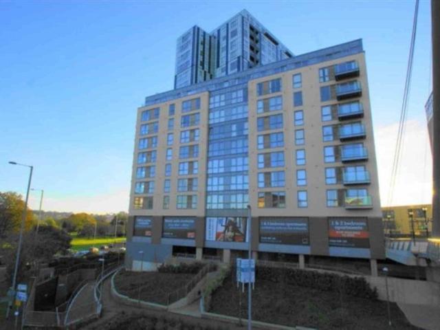 Flat for rent in The Image, Pouchen End