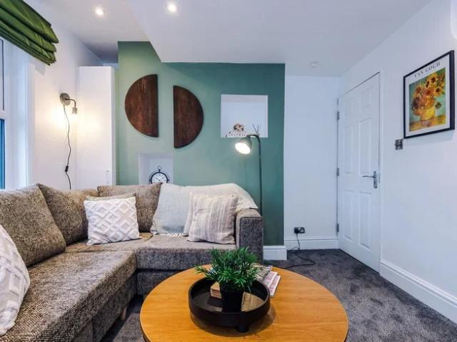 Flat for rent in The Haulgh, Lee Bank