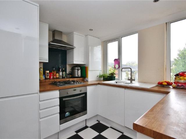 Flat for rent in Lower Halliford, Surrey
