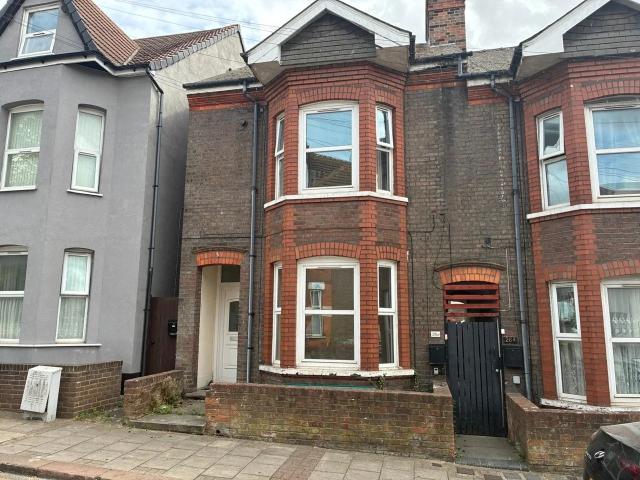 Flat for rent in Spring Park, Luton