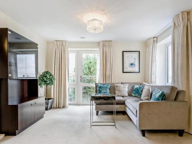 Flat for rent in Denham, Denham Green