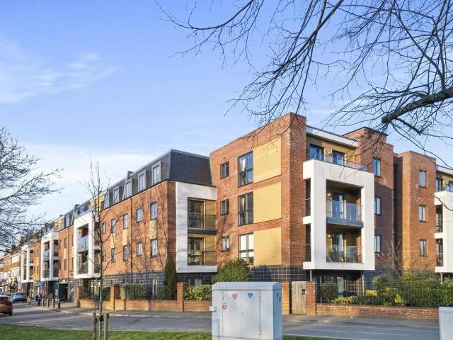 Flat for rent in Denham, Denham Green