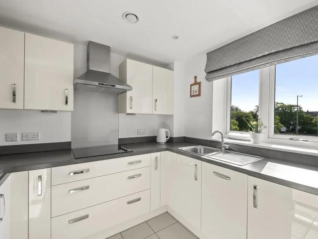 Flat for rent in Denham, Gerrards Cross and Chalfonts Community Board, Denham Garden Village