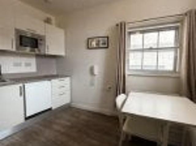 Flat for rent in Calderstones