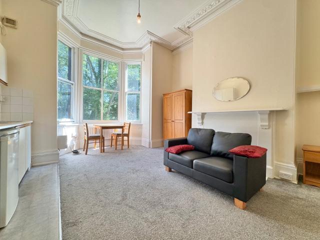 Flat for rent in Hyde Park, Leeds
