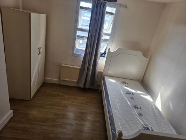 Flat for rent in Harlesden, Greater London