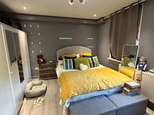 Flat for rent in London Borough of Merton, Greater London