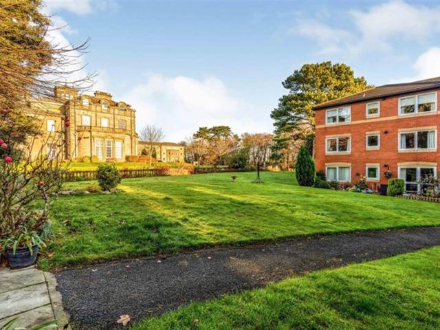 Flat for rent in Overchurch Hill, Upton