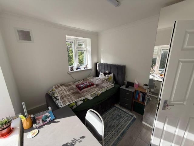 Room for rent in Southfields, Greater London