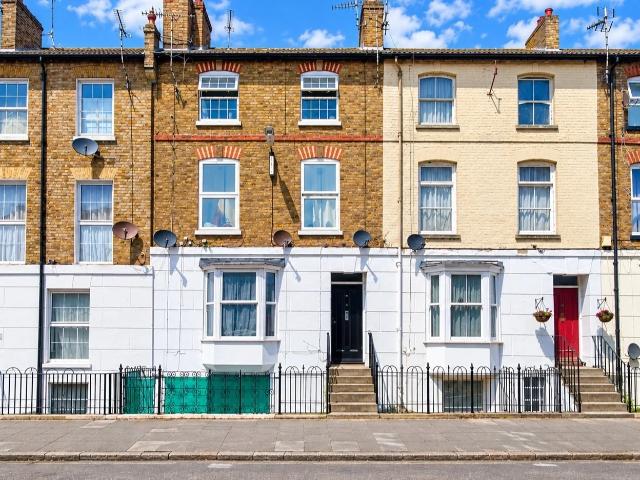 Flat for rent in Mickleburgh Hill, Canterbury