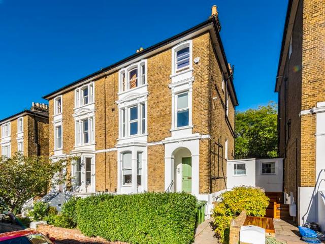 Apartment for rent in North Sheen, Greater London
