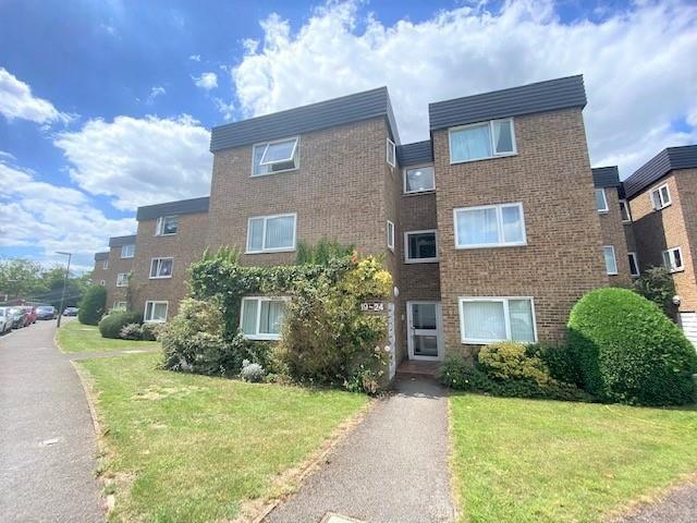 Flat for rent in Elmbridge, Surrey