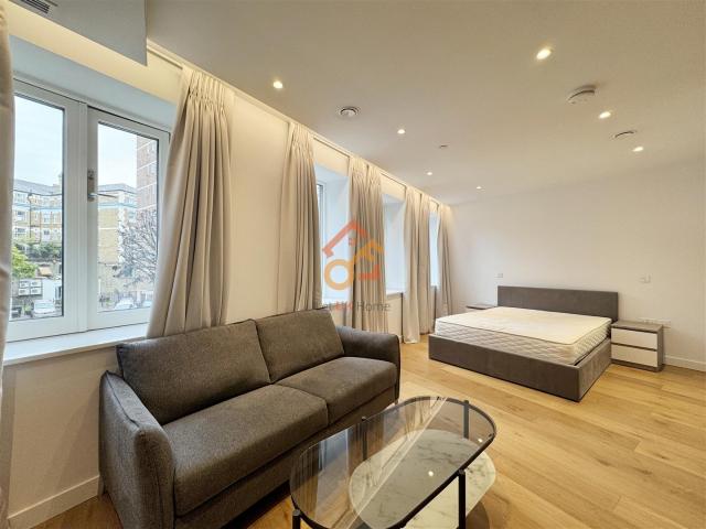 Flat for rent in London Borough of Lewisham, Greater London