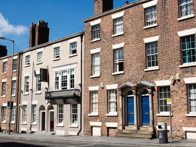Flat for rent in Calderstones