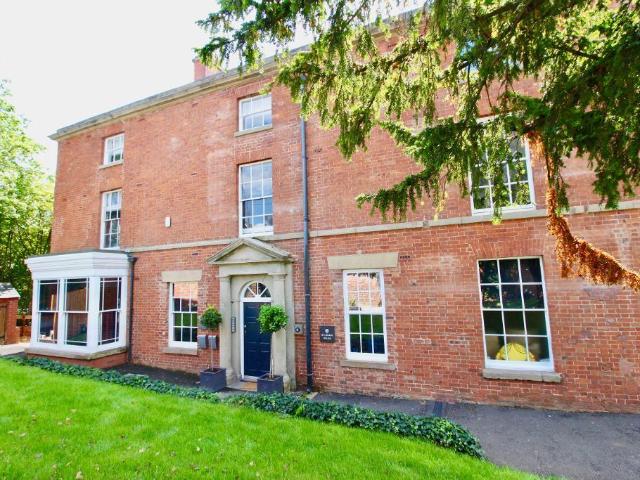 Flat for rent in Stone, Baswich