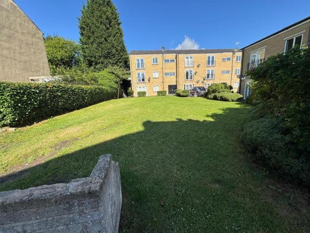 Flat for rent in Fountainhead, West Yorkshire