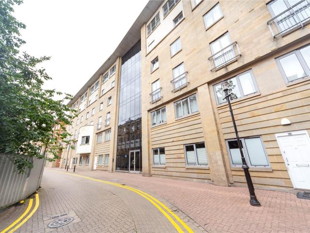 Flat for rent in Cardiff Bay, Falcon Lodge